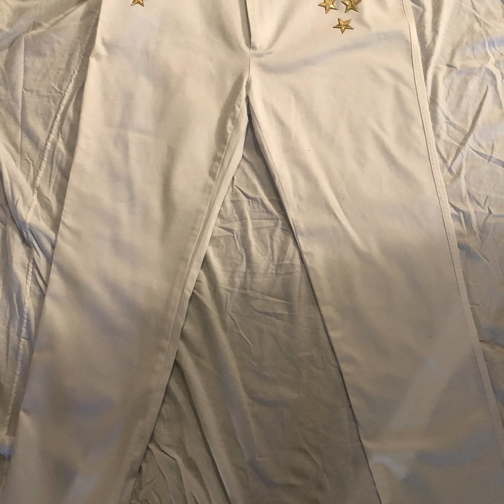 White relaxed shaped pants with fun gold stars - Picture 8 of 8